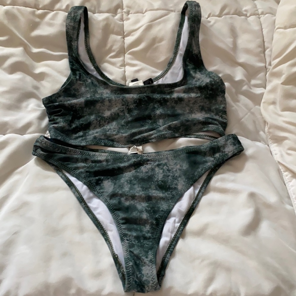 ☀️ 3/$15 sale missguided green bikini